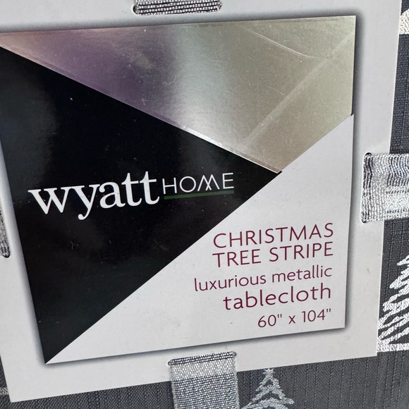 NIP! Silver & Gray Metallic Christmas Tree Tablecloth - Picture 3 of 6